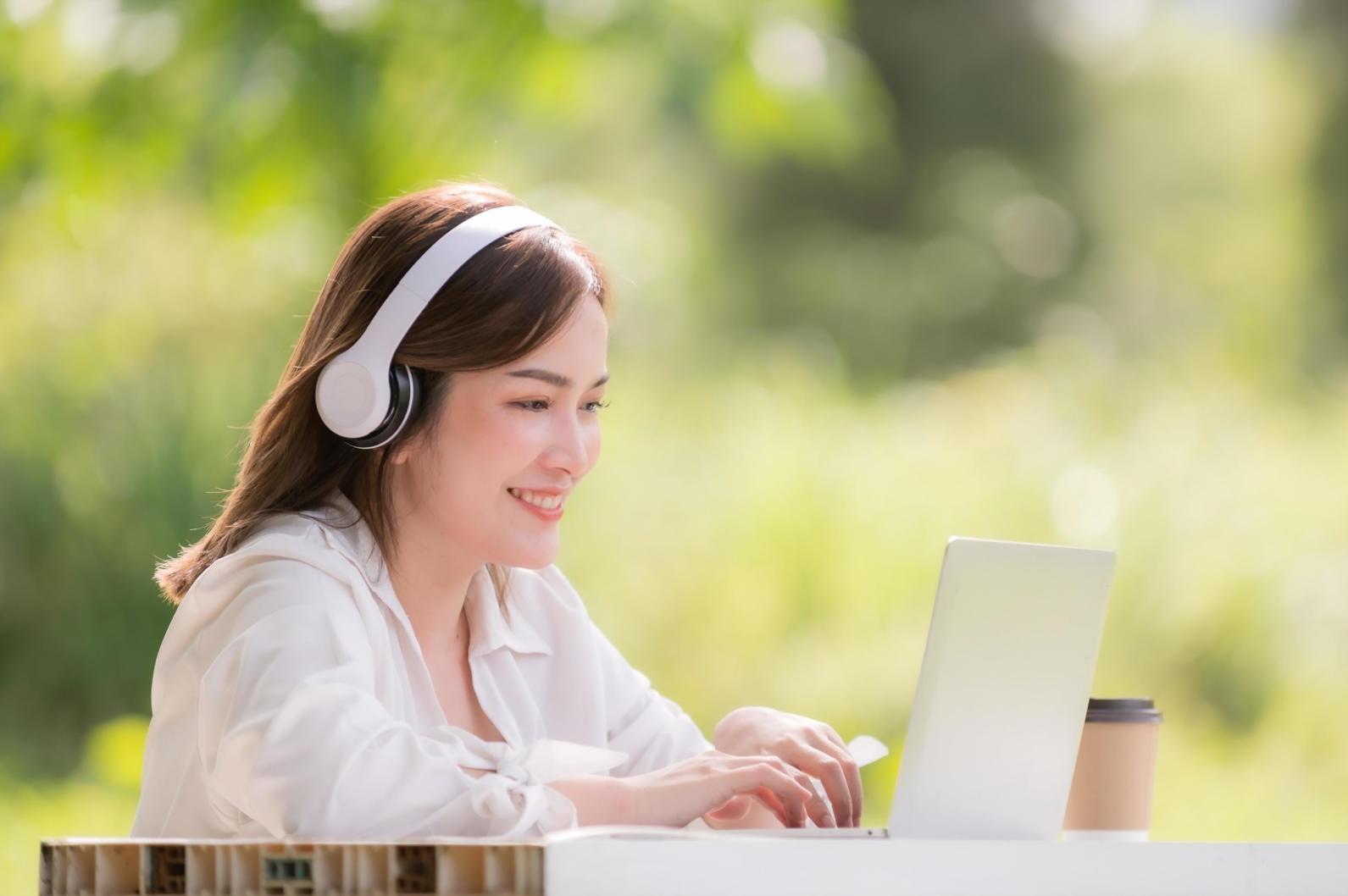 Sesi workshop keuangan untuk mahasiswa internasional di Samarinda